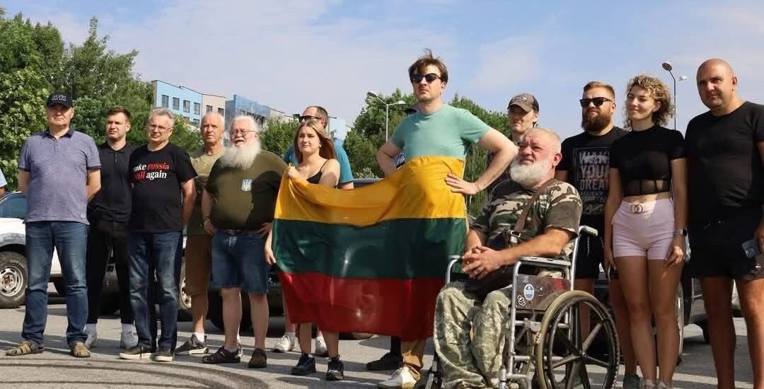 Mažasis Konvojus volunteers with Lithuanian flag supporting Ukraine