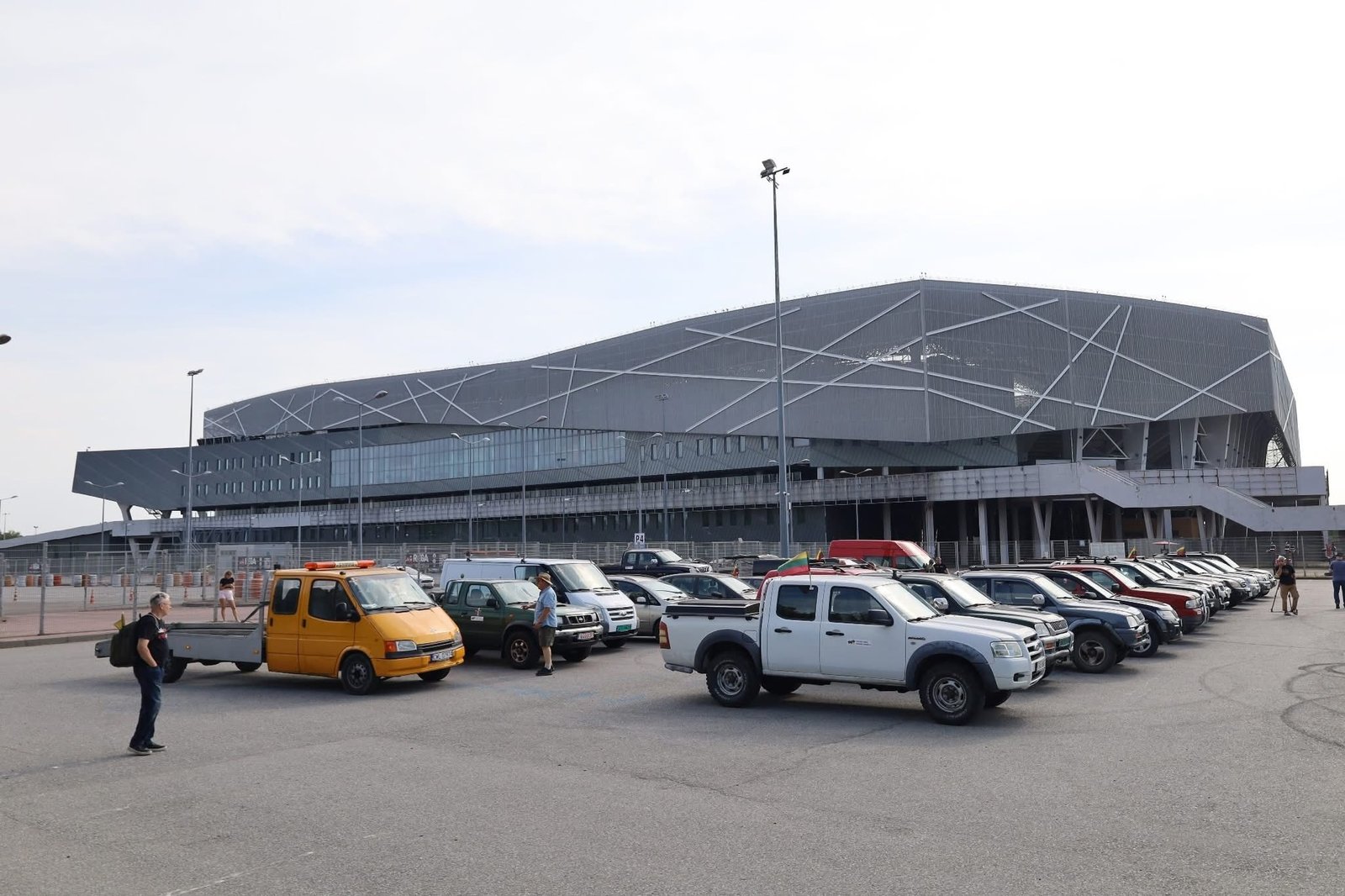 Humanitarian aid cars for soldiers delivered to Ukraine by Mažasis Konvojus