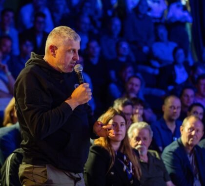 Per empatiją – į frontą: pokalbis su Valdu Bartkevičiumi