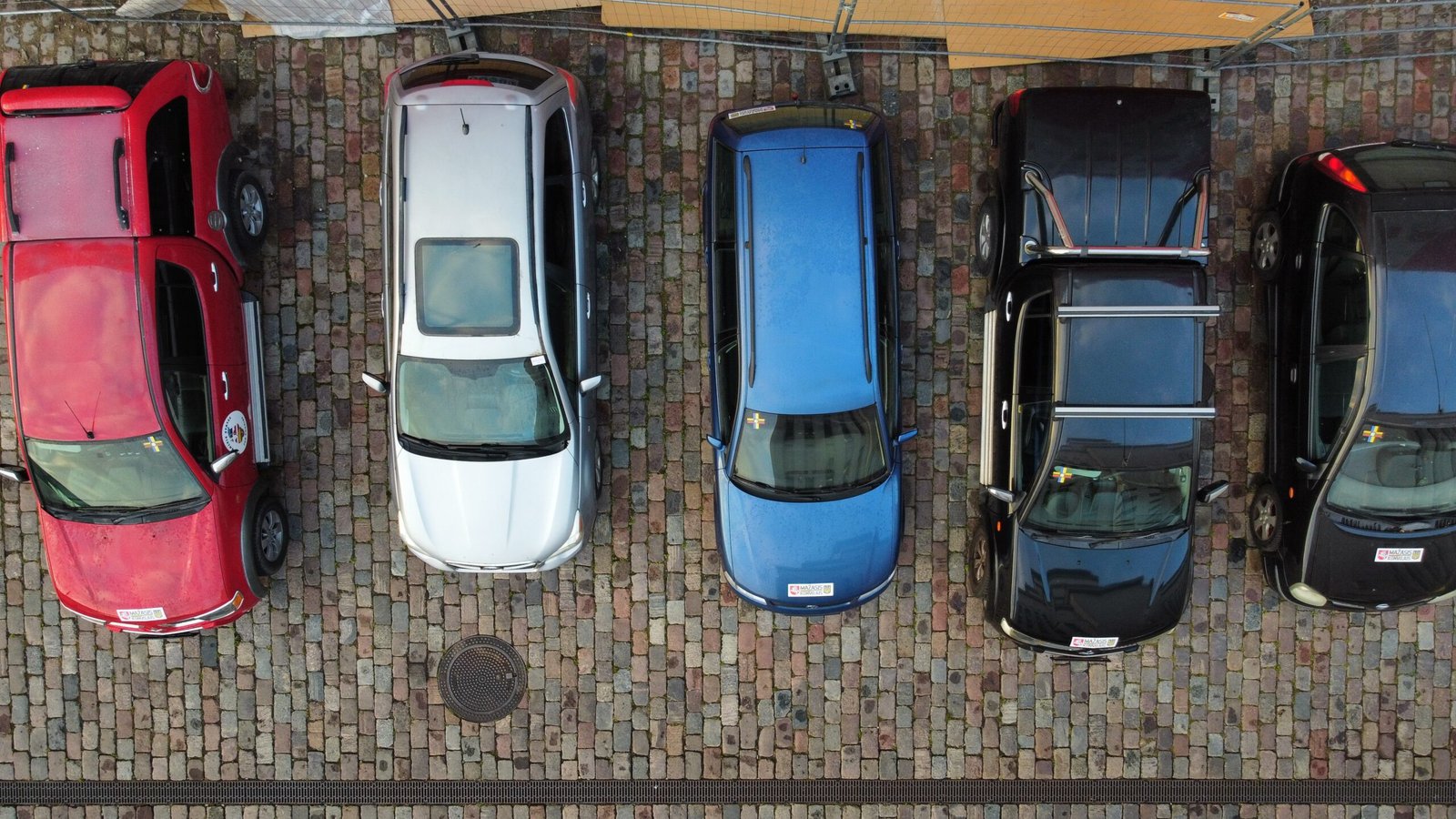 Mažasis Konvojus cars from above